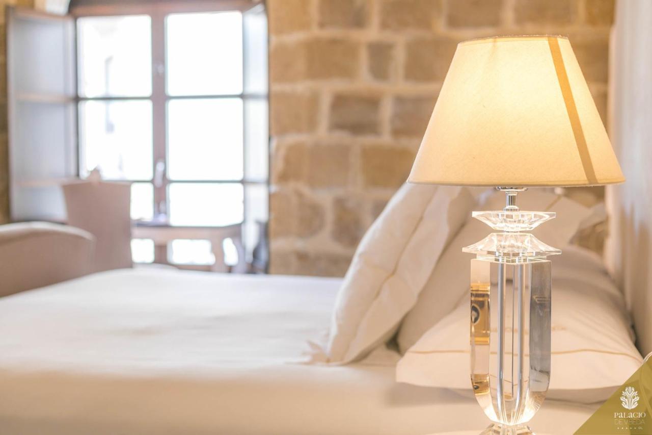 Hotel Palacio De Ubeda 5 G.L Екстер'єр фото A table lamp