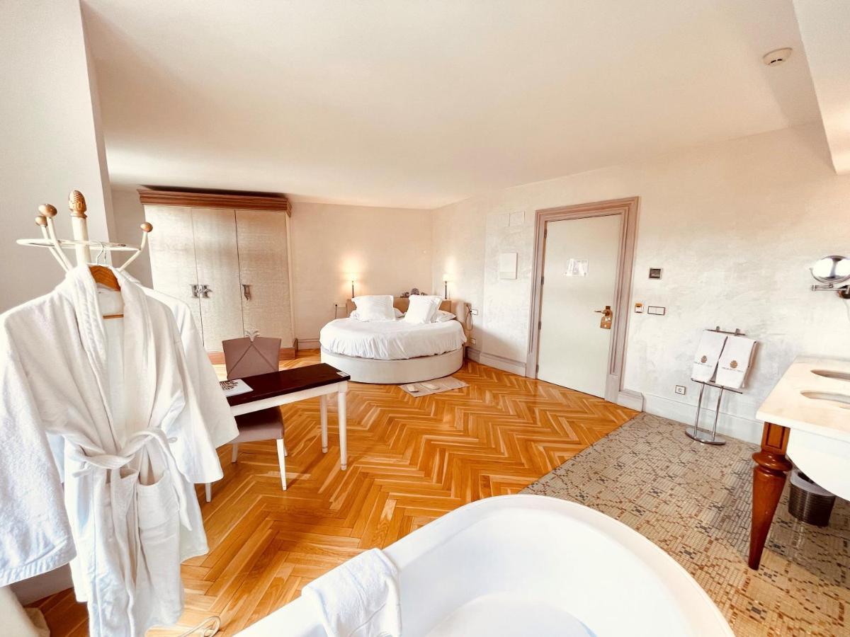 Hotel Palacio De Ubeda 5 G.L Екстер'єр фото A suite at the Hotel de la Paix