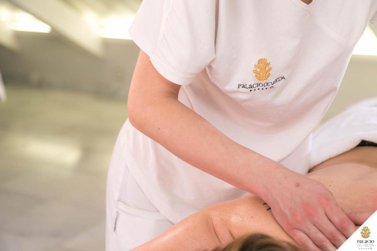 Hotel Palacio De Ubeda 5 G.L Екстер'єр фото A physiotherapist treating a patient