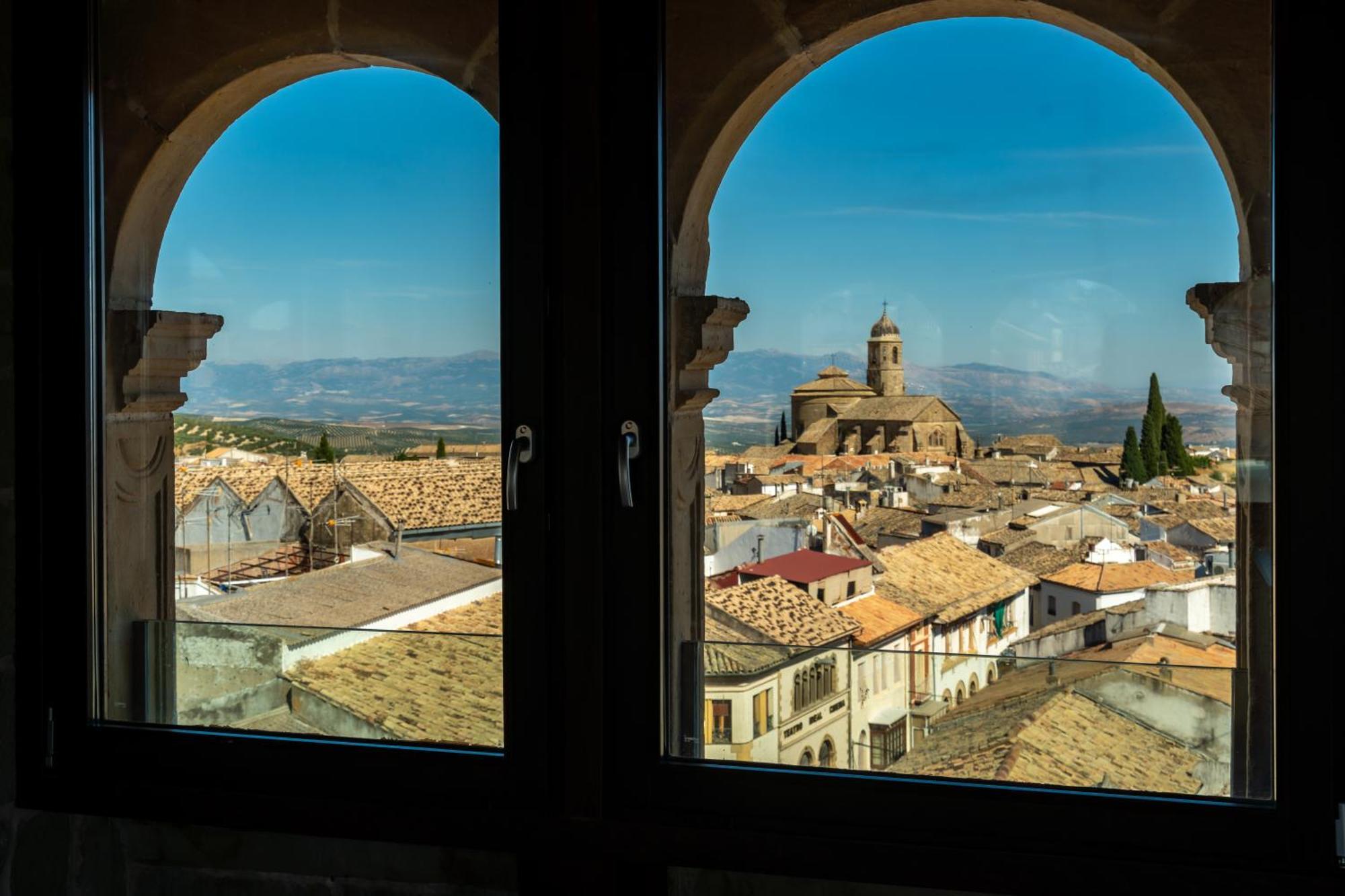 Hotel Palacio De Ubeda 5 G.L Екстер'єр фото View of the town from the tower of the church