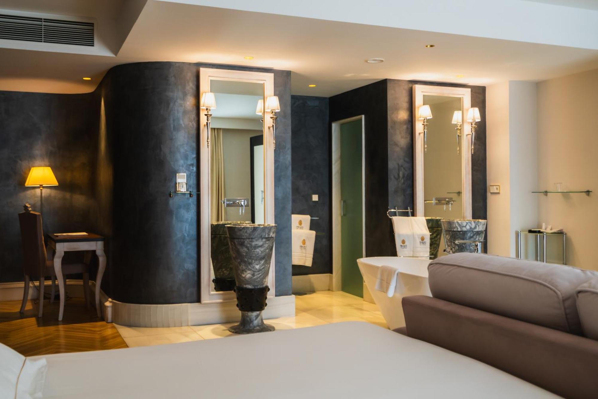 Hotel Palacio De Ubeda 5 G.L Екстер'єр фото A bathroom at the Mandarin Oriental, Munich